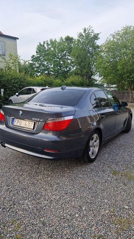 Grå Begagnad 2007 BMW 525 Sedan | 67 000 kr (Marknadspris) - Bild 1/4