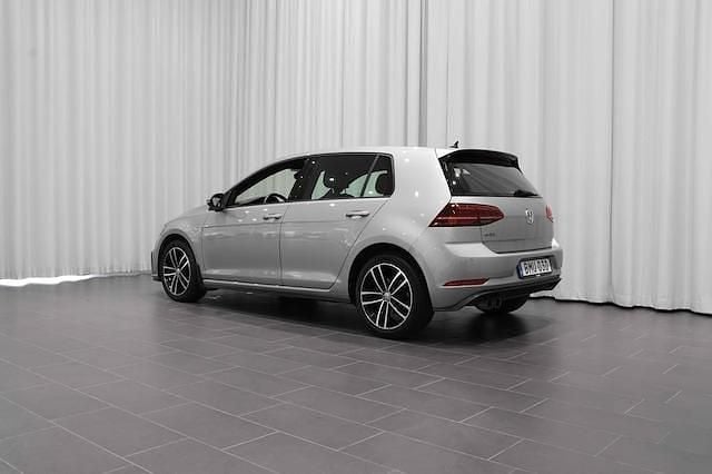Begagnad VW Golf VIII GTE 204 HK (150 kW) 2020 Silver Sedan