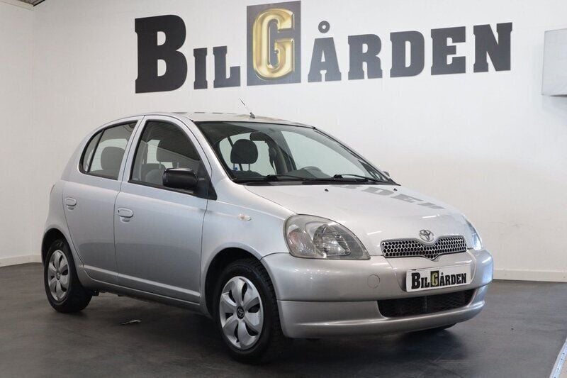 Begagnad 2000 Toyota Yaris Halvkombi | 39 900 kr (Lite dyr) - Bild 1/4