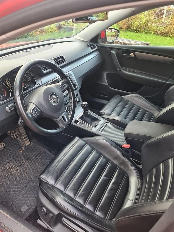 Begagnad VW Passat 140 HK (102 kW) 2014 Röd Kombi