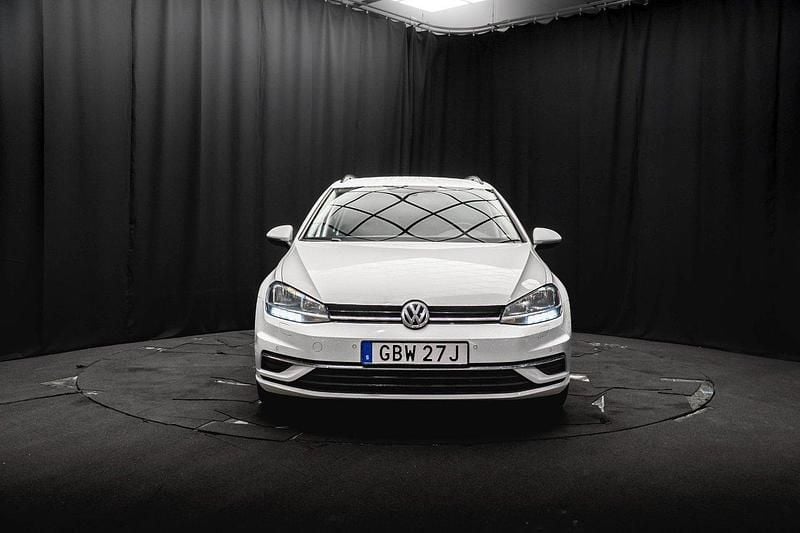 Begagnad VW Golf VII 116 HK (85 kW) 2019 Vit Kombi