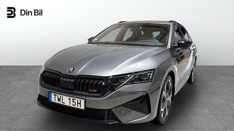 Grå Ny 2025 Skoda Octavia RS Kombi | 523 800 kr - Bild 1/4