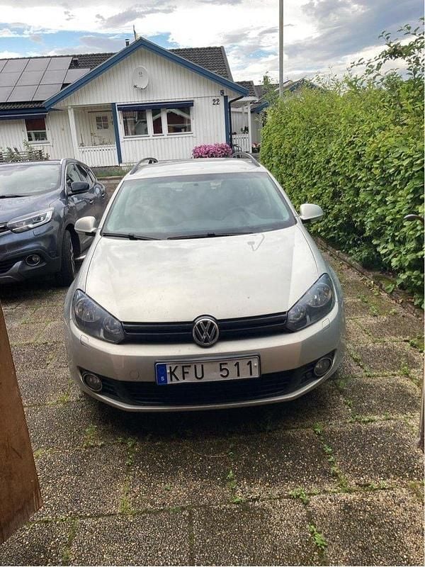 Brun Begagnad 2010 VW Golf Kombi | 42 000 kr (Marknadspris) - Bild 1/2