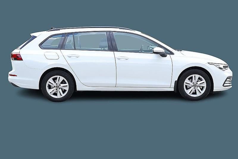 Begagnad VW Golf VIII 131 HK (96 kW) 2022 Vit Kombi