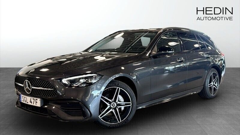 Grå (grey) Begagnad 2022 Mercedes C300e AMG Kombi | 419 900 kr (Bra pris) - Bild 1/4