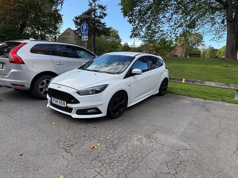 Begagnad Ford Focus 182 HK (133 kW) 2017 Vit