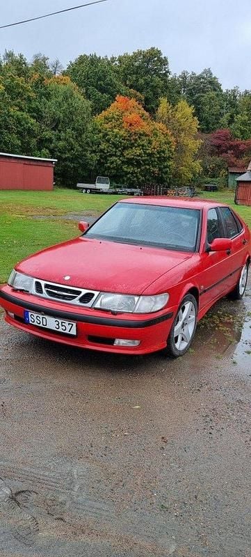 Röd Begagnad 2002 Saab 9-3 Halvkombi | 5 000 kr (Superpris) - Bild 1/4