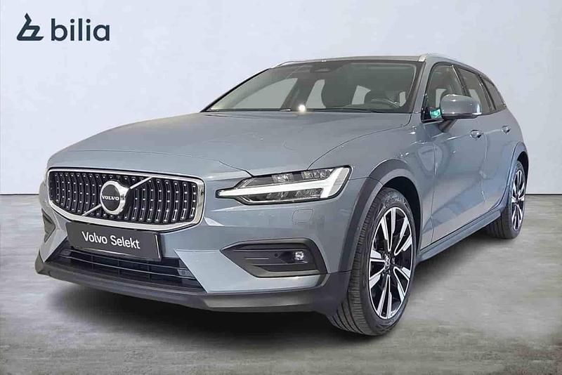 Grå Begagnad 2023 Volvo V60 CC Kombi | 439 000 kr (Dyr) - Bild 1/1