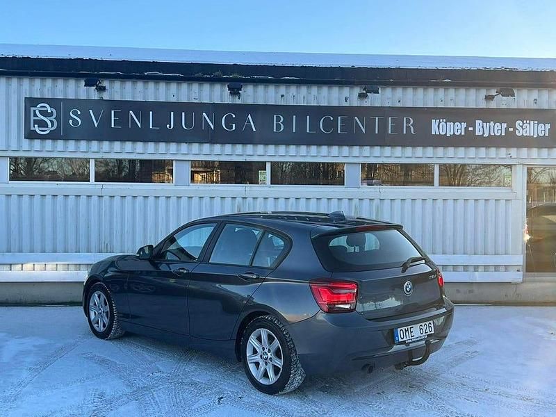 Begagnad BMW 118 Sport Line 143 HK (105 kW) 2013 Grå Halvkombi