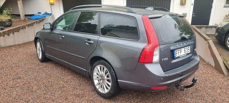 Grå Begagnad 2010 Volvo V50 Momentum Kombi | 38 000 kr (Superpris) - Bild 1/4