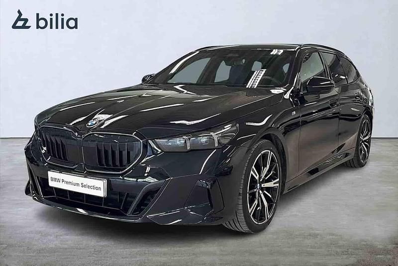 Svart Begagnad 2025 BMW 520 Kombi | 629 900 kr - Bild 1/1