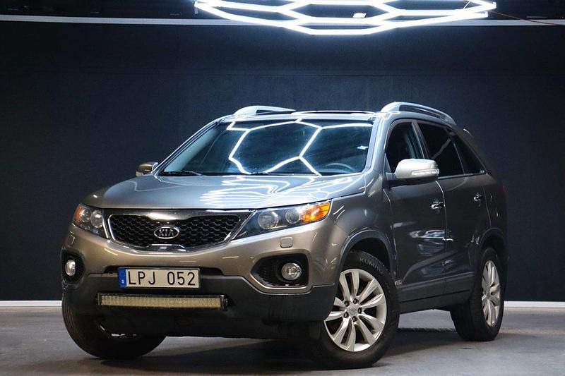 Grå Begagnad 2011 Kia Sorento SUV | 109 900 kr (Marknadspris) - Bild 1/4