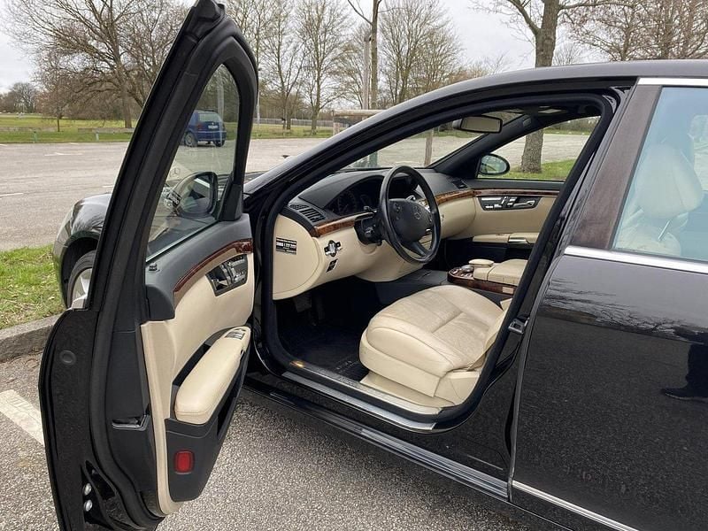 Svart Begagnad 2006 Mercedes S500 Sedan | 134 000 kr (Marknadspris) - Bild 1/4