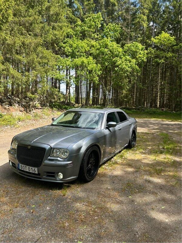 Grå Begagnad 2006 Chrysler 300C Sedan | 139 000 kr - Bild 1/4
