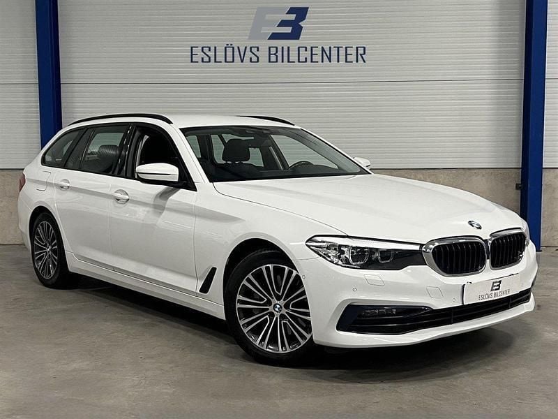 Vit Begagnad 2018 BMW 530 Shadowline Kombi | 279 990 kr (Superpris) - Bild 1/4