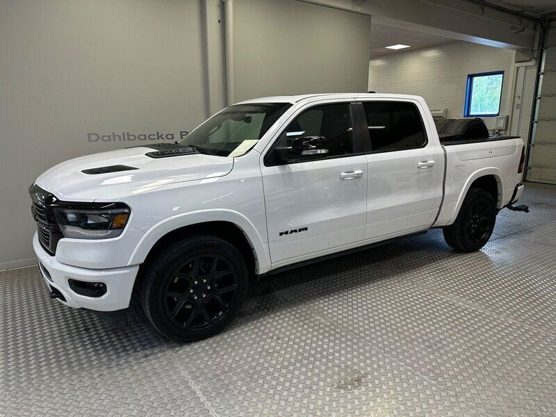 Vit Begagnad 2021 RAM 1500 Pickup | 739 000 kr (Superpris) - Bild 1/4