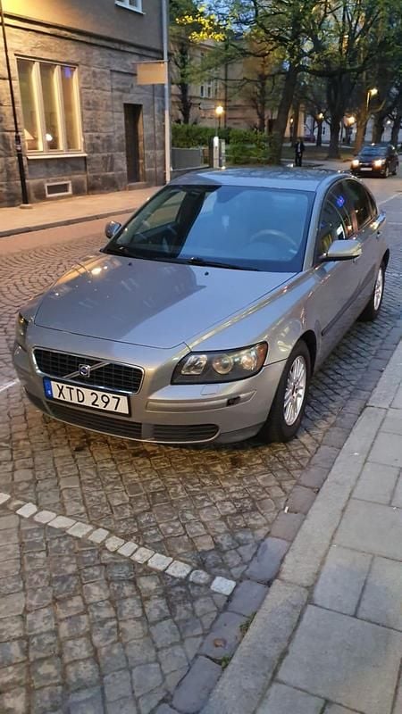 Begagnad 2006 Volvo S40 Sedan | 17 000 kr (Marknadspris) - Bild 1/4