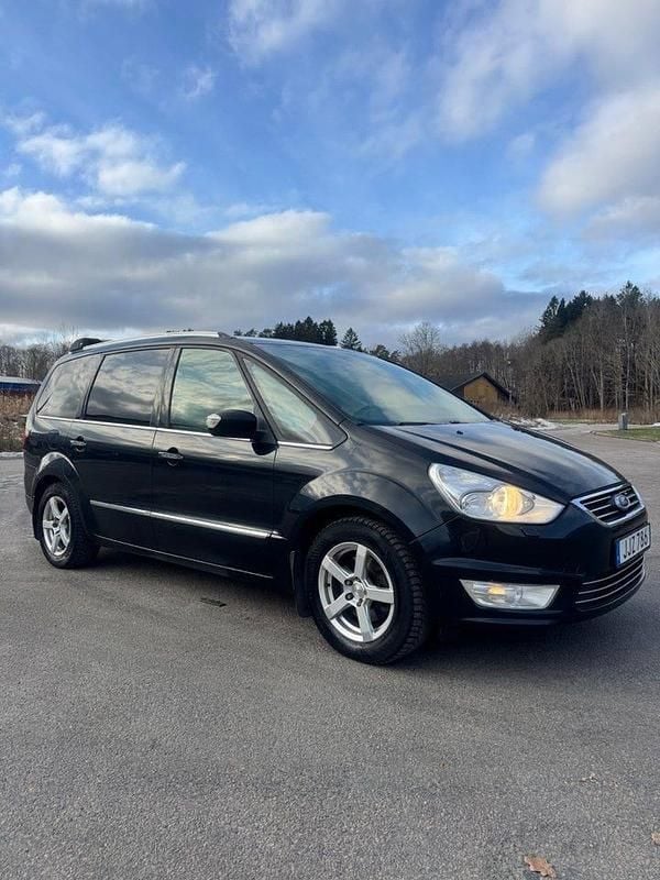 Svart Begagnad 2014 Ford Galaxy Titanium Minibuss | 63 900 kr - Bild 1/4