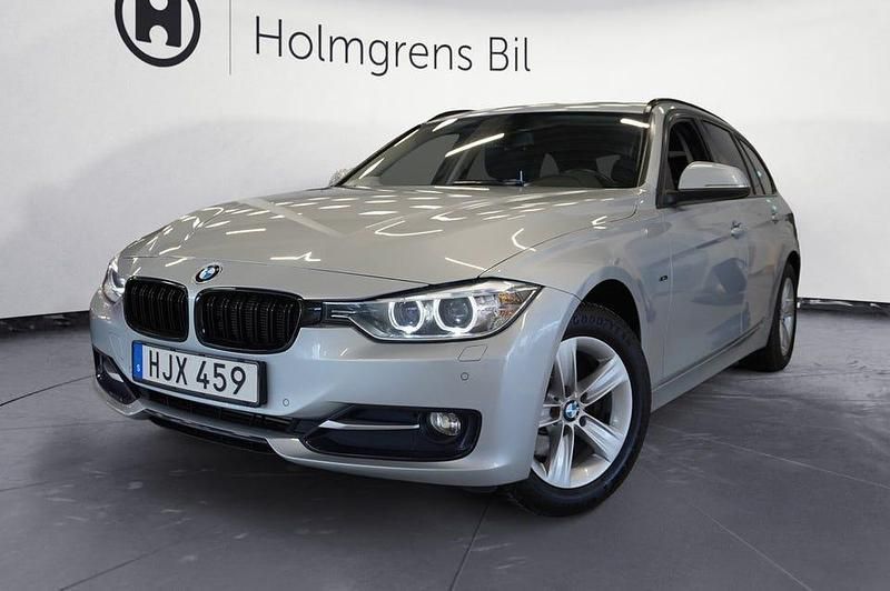 Silver Begagnad 2015 BMW 320 Sport Line Kombi | 139 800 kr (Marknadspris) - Bild 1/4