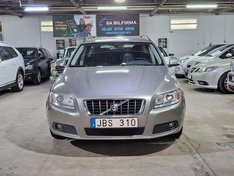 Ljusbrun Begagnad 2008 Volvo V70 Momentum Kombi | 64 900 kr (Bra pris) - Bild 1/4