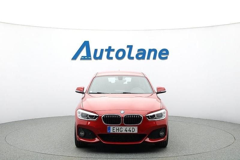 Begagnad BMW 120 M Sport 190 HK (139 kW) 2019 Röd Halvkombi