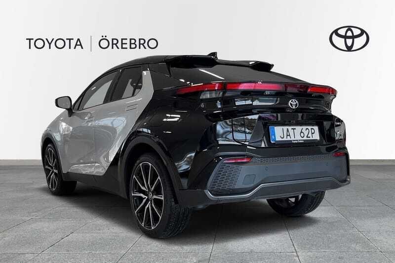 Tvåtonslack 1j6/202 (2mr) Ny 2024 Toyota C-HR Edition SUV | 499 900 kr (Lite dyr) - Bild 1/4