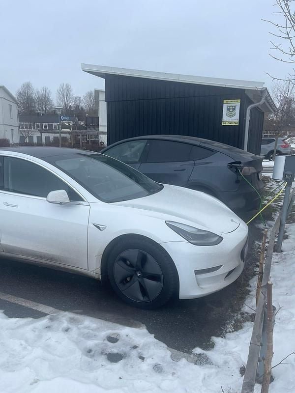 Begagnad Tesla Model 3 Long Range AWD 323 kW (440 HK) 2020 Sedan