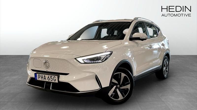 Vit (white) Begagnad 2022 MG ZS Sedan | 249 900 kr (Bra pris) - Bild 1/4