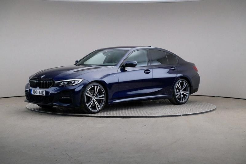 Blå Begagnad 2020 BMW 330 M Sport Sedan | 379 000 kr (Bra pris) - Bild 1/4