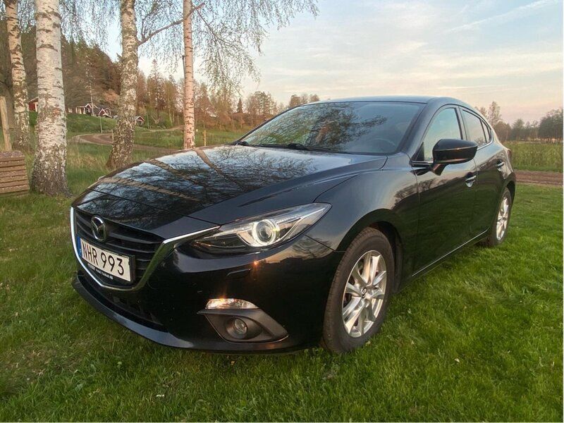 Svart Begagnad 2016 Mazda 3 Inclusive Halvkombi | 129 000 kr (Marknadspris) - Bild 1/4