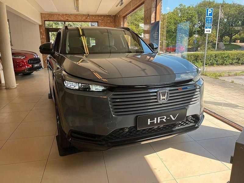 Ljusgrå Ny 2024 Honda HR-V SUV | 405 800 kr (Dyr) - Bild 1/4