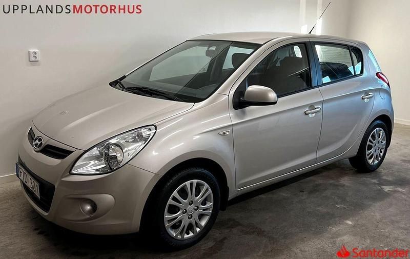 Silver Begagnad 2009 Hyundai i20 Select Halvkombi | 29 900 kr (Marknadspris) - Bild 1/4