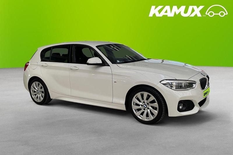 Vit Begagnad 2017 BMW 118 M Sport Halvkombi | 149 800 kr (Bra pris) - Bild 1/4