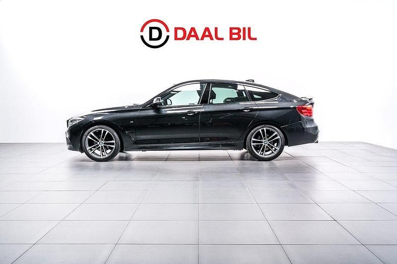 Svart Begagnad 2016 BMW 320 Gran Turismo M Sport Halvkombi | 209 700 kr (Marknadspris) - Bild 1/4