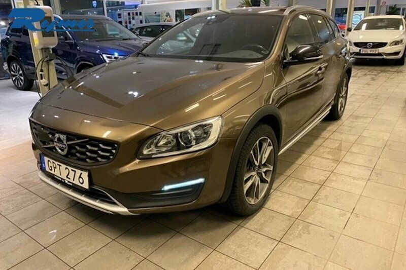 Begagnad Volvo V60 CC Business Edition 150 HK (110 kW) 2016 Brun Kombi