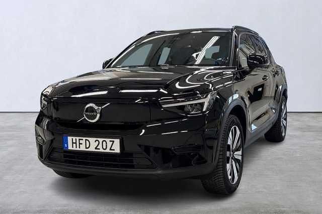 Svart Begagnad 2022 Volvo XC40 Core SUV | 324 500 kr - Bild 1/2