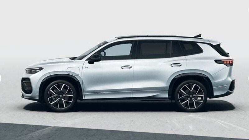 Silver Ny 2025 VW Tayron R-line SUV | 701 400 kr (Marknadspris) - Bild 1/1