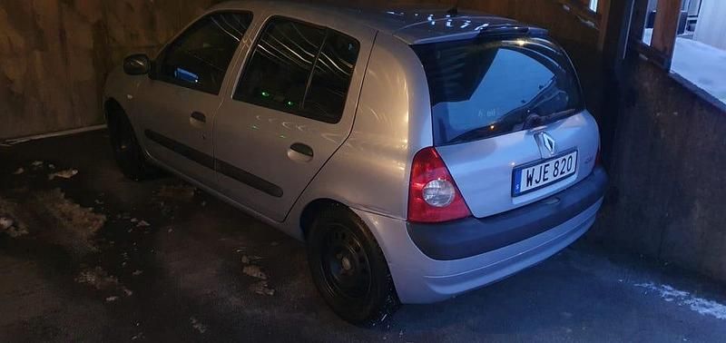 Begagnad Renault Clio R.S. 75 HK (55 kW) 2005 Halvkombi