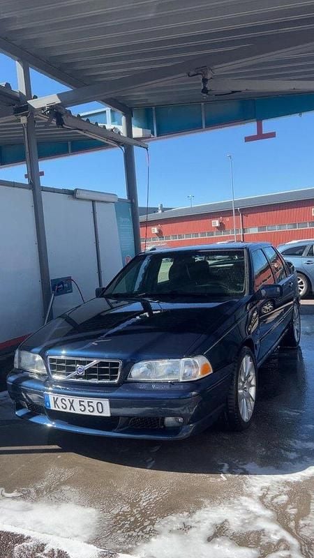Blå Begagnad 2000 Volvo S70 Sedan | 45 000 kr (Marknadspris) - Bild 1/4