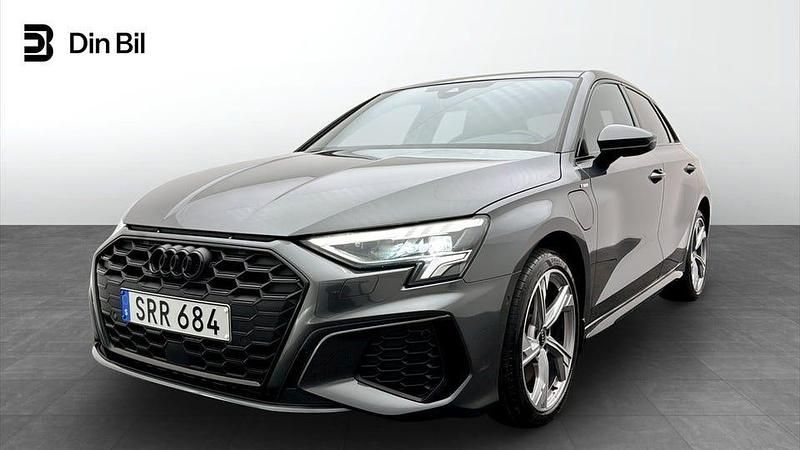 Daytonagrå pärleffekt Begagnad 2024 Audi A3 S-Line Sedan | 399 000 kr (Dyr) - Bild 1/4
