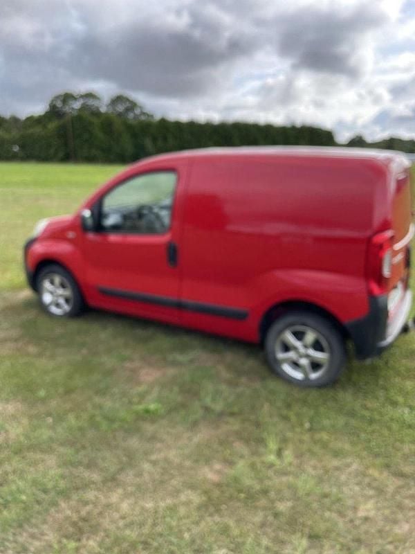 Röd Begagnad 2015 Peugeot Bipper Minibuss | 53 000 kr - Bild 1/4