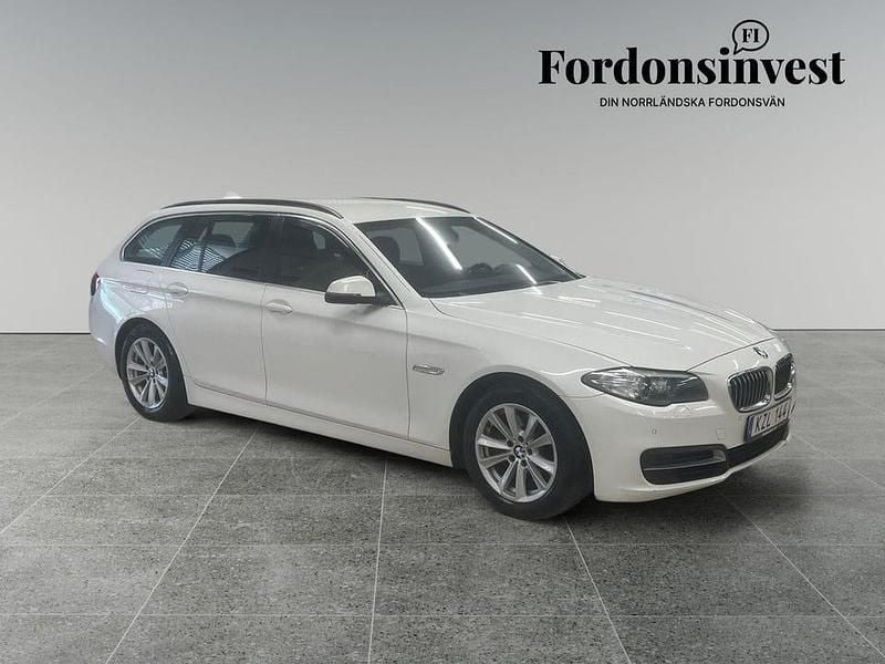 Vit Begagnad 2016 BMW 520 Kombi | 146 500 kr (Marknadspris) - Bild 1/4
