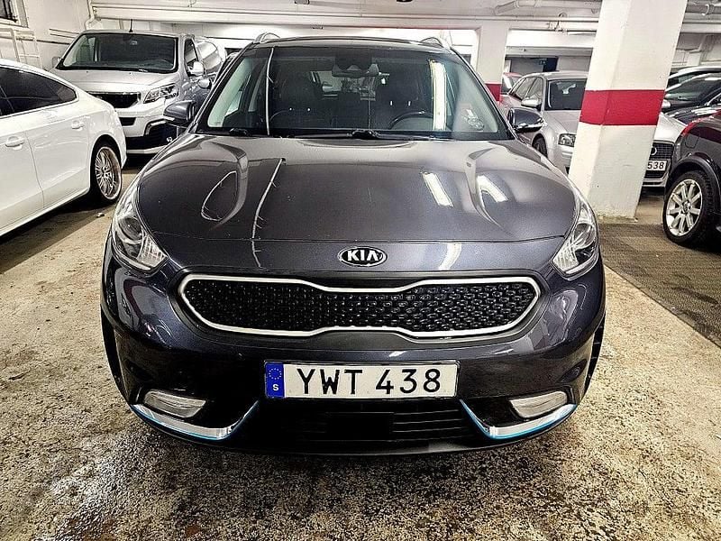 Begagnad Kia Niro Advance 105 HK (77 kW) 2017 Grå SUV