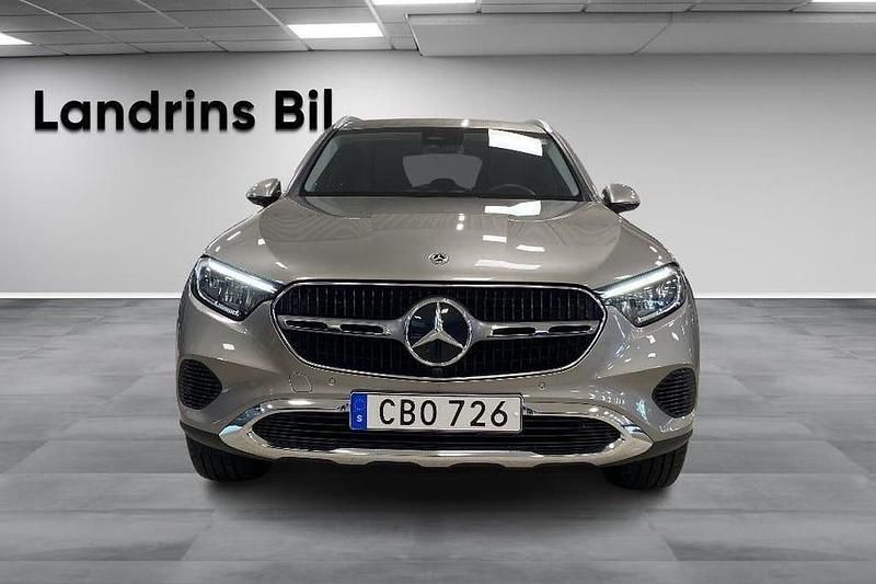 Begagnad Mercedes GLC300 Avantgarde 313 HK (230 kW) 2023 Silver SUV