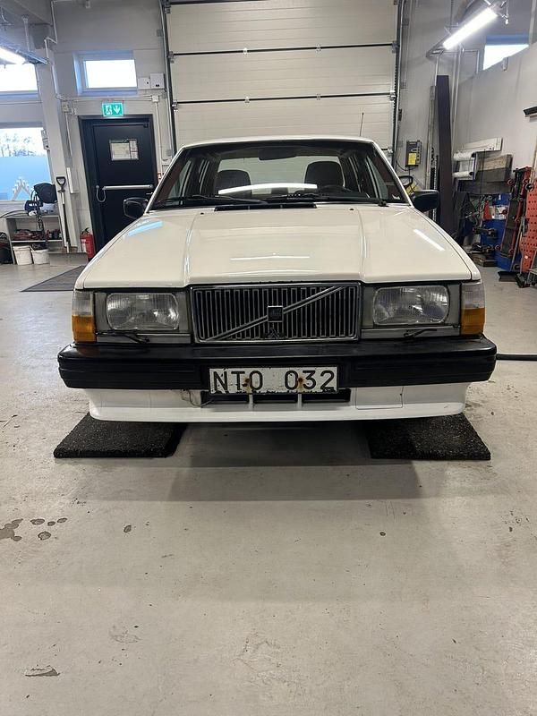 Begagnad 1988 Volvo 740 Sedan | 45 000 kr - Bild 1/4