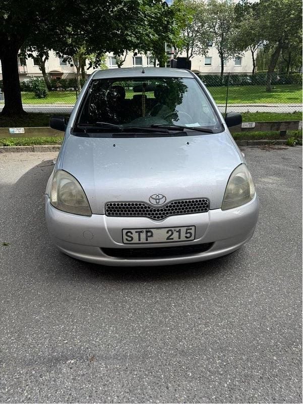 Begagnad 2001 Toyota Yaris Halvkombi | 29 000 kr (Bra pris) - Bild 1/4