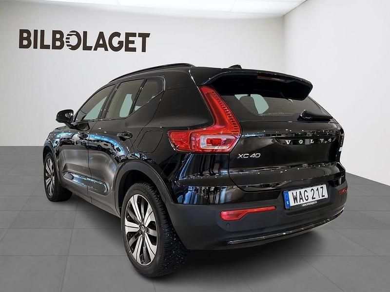 Begagnad Volvo XC40 Core 185 kW (252 HK) 2023 Svart SUV