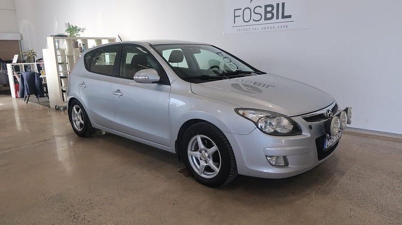 Begagnad Hyundai i30 116 HK (85 kW) 2009 Silver Halvkombi