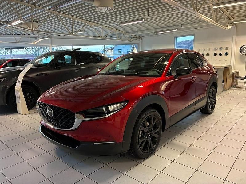Röd Ny 2025 Mazda CX-30 Homura-Line SUV | 348 500 kr (Marknadspris) - Bild 1/4