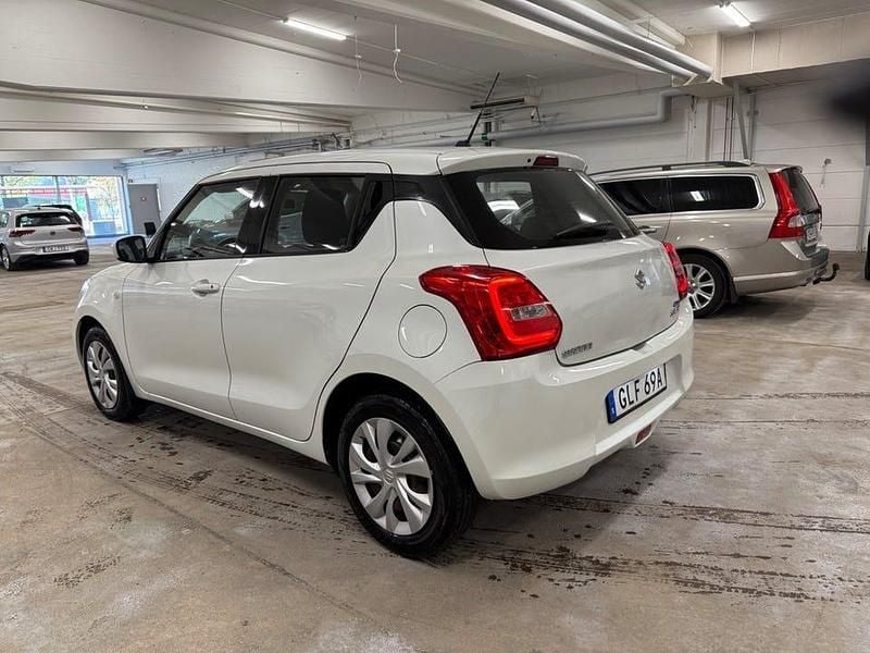 Begagnad Suzuki Swift 83 HK (61 kW) 2020 Vit Halvkombi